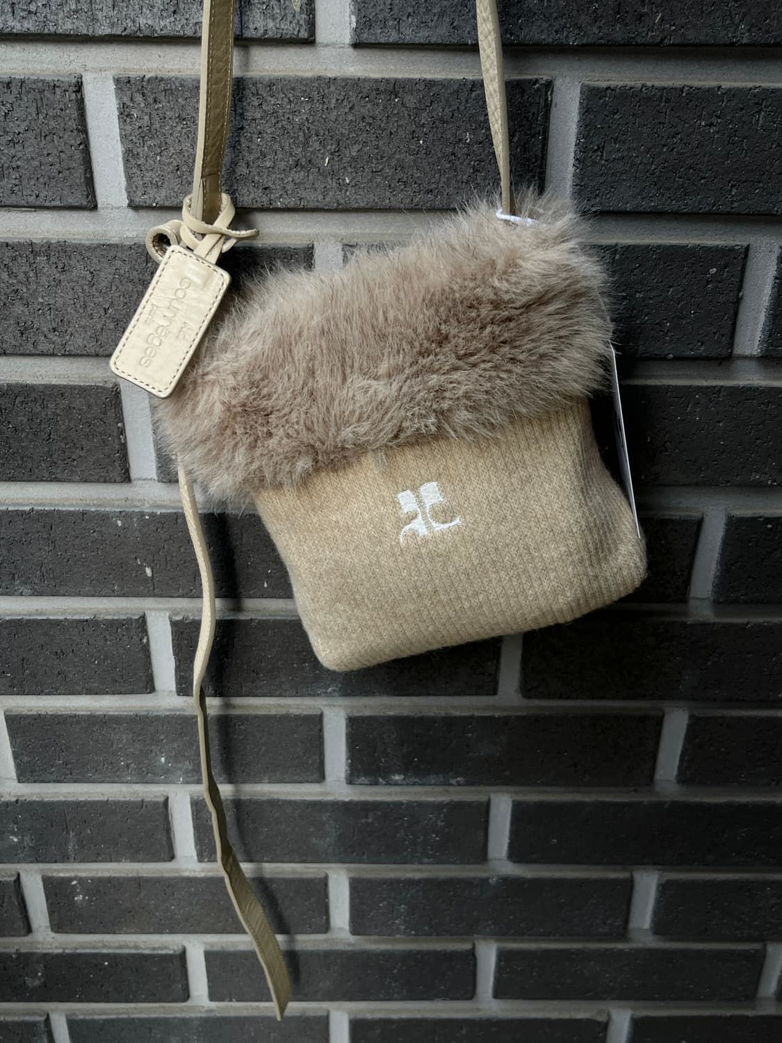 90s Courreges 꾸레쥬 로고 퍼 트리밍 백 상품이미지1