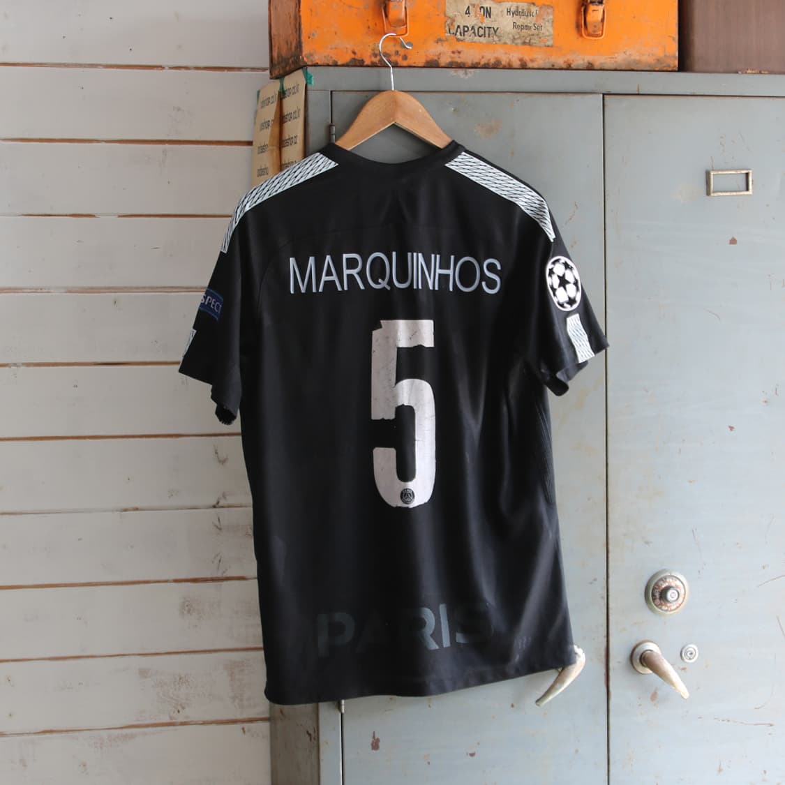 (착용컷) 나이키 2017 파리 생제르망 유니폼 상의 (남성용 100) 상품이미지2