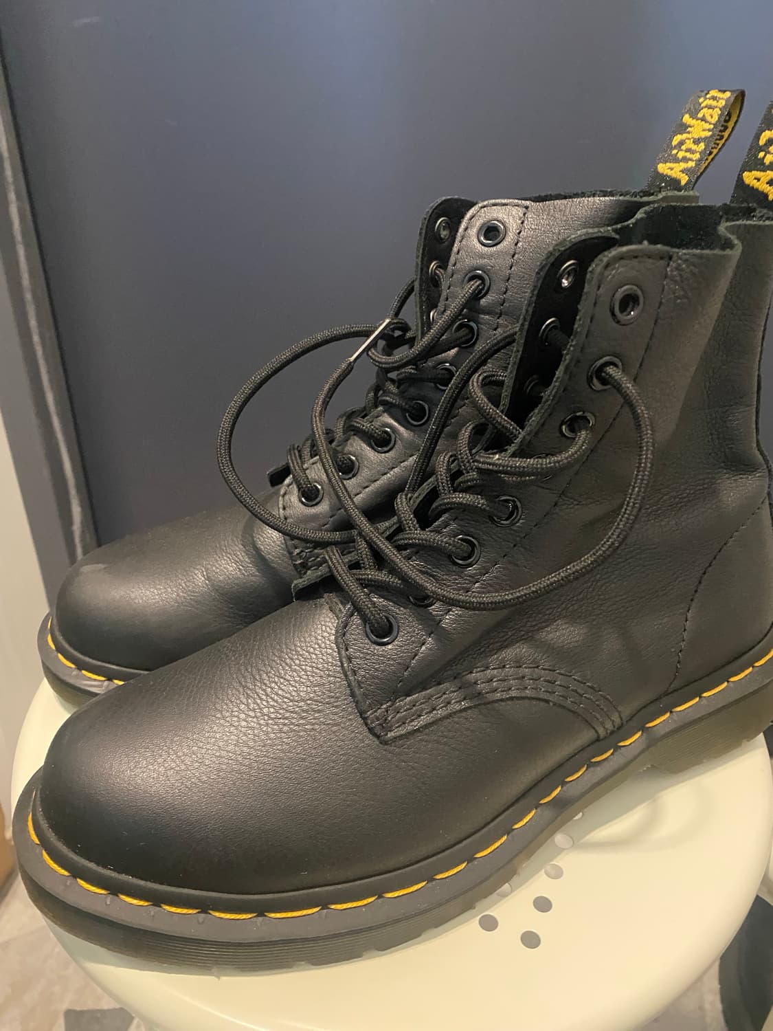 닥터마틴 8홀 부츠 상품이미지1