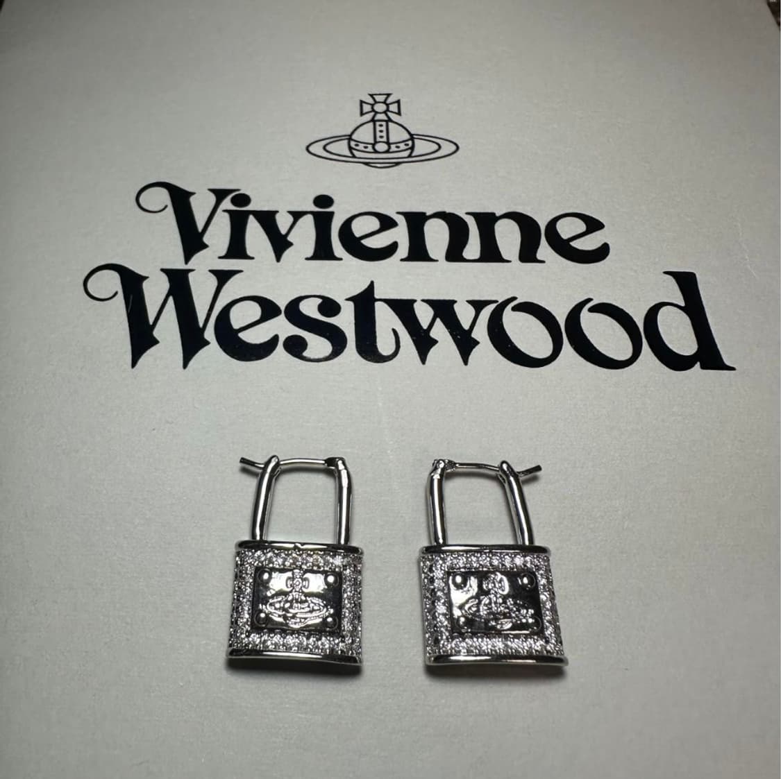 비비안웨스트우드 아카이브 크리스탈 큐빅 orb 자물쇠 귀걸이 상품이미지1
