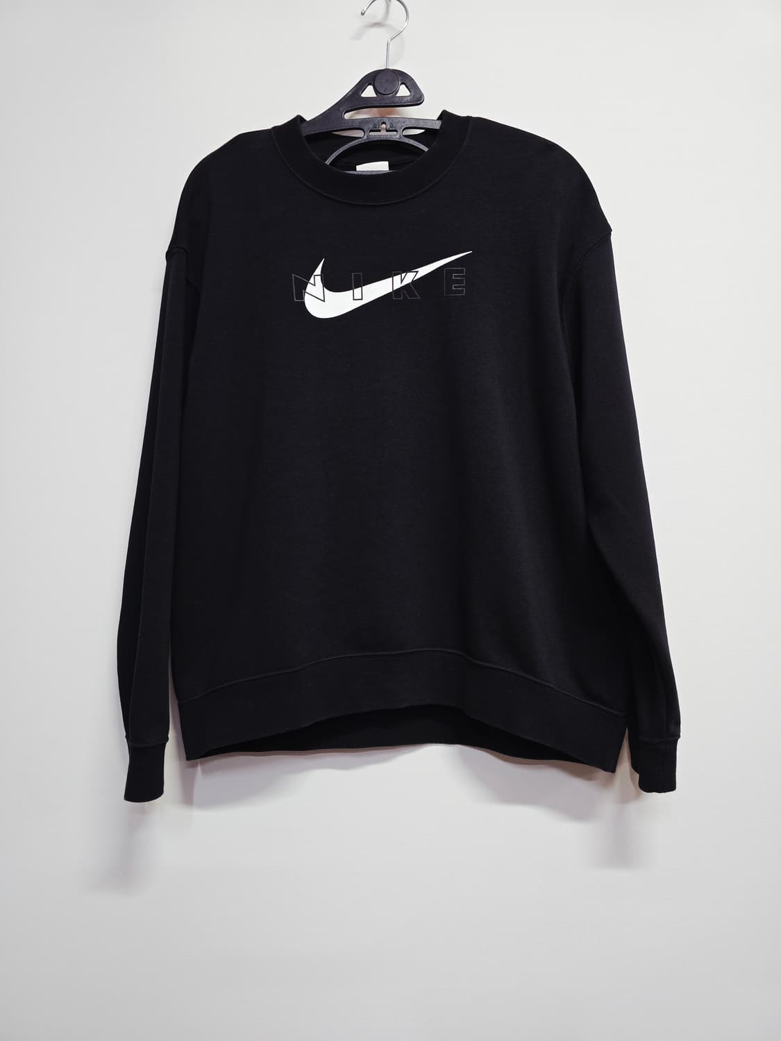 나이키 스우시 블랙 맨투맨 티셔츠 상품이미지1