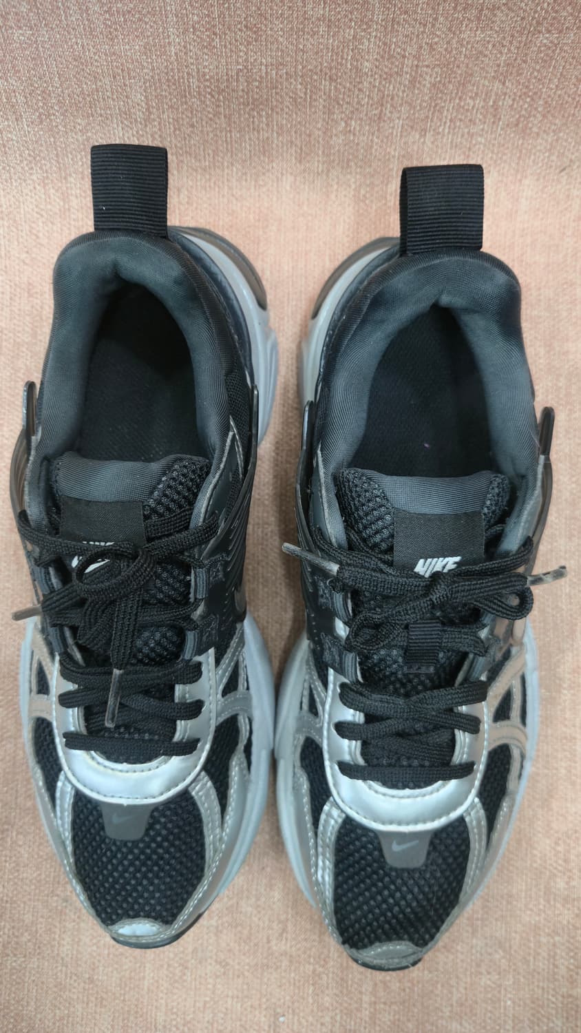 나이키 240mm-  V2K 런 블랙 메탈릭 실버 상품이미지2