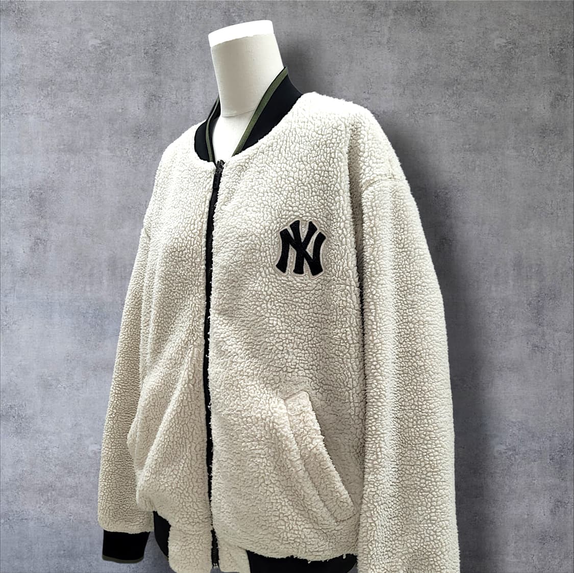 [L/100] MLB 뉴욕 양키즈 리버시블 쉐르파 바시티 자켓 상품이미지4