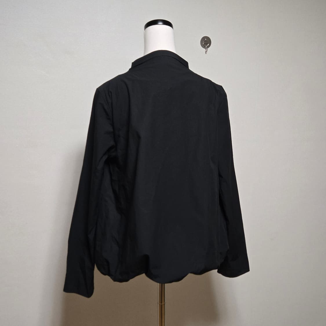 코스 드레이프 넥 블라우스  상품이미지2