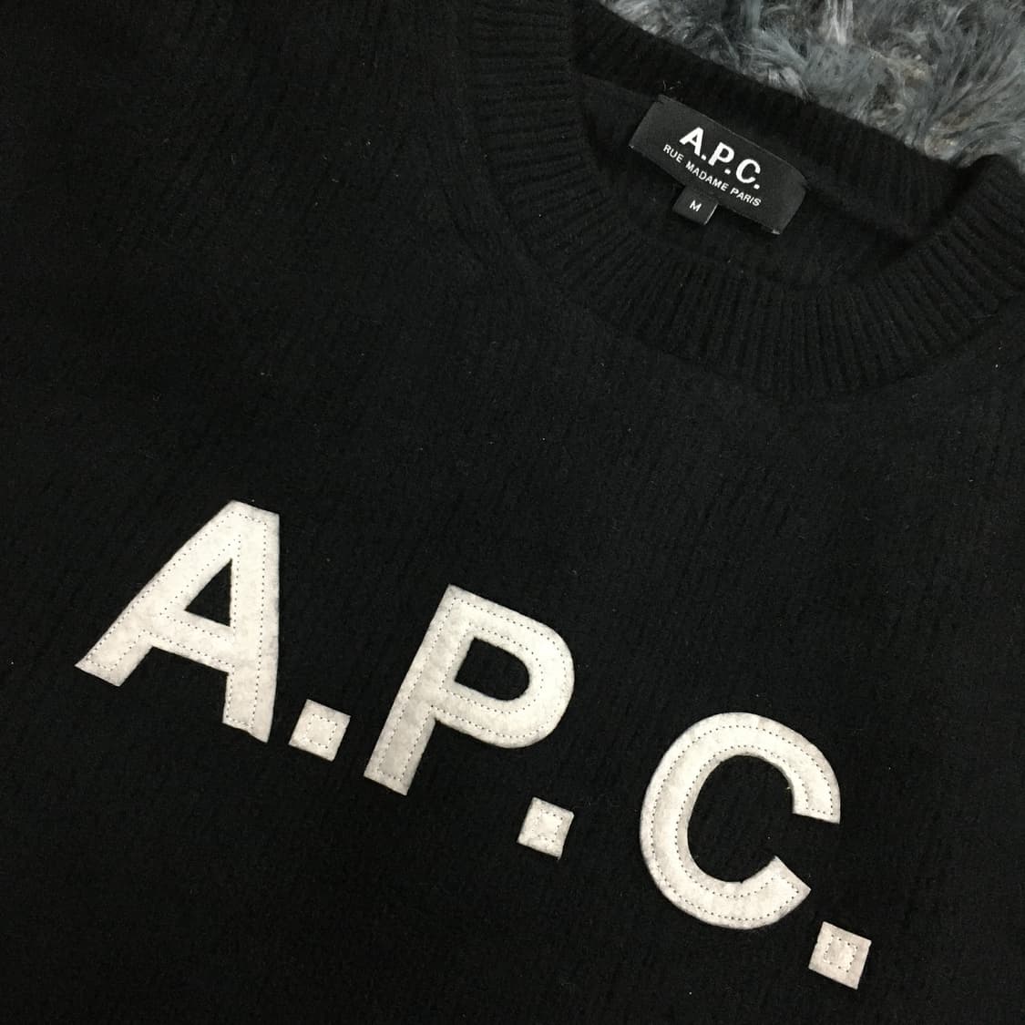 투티/A9 A.P.C 아페쎄 빅로고 니트 스웨터 블랙 상품이미지3