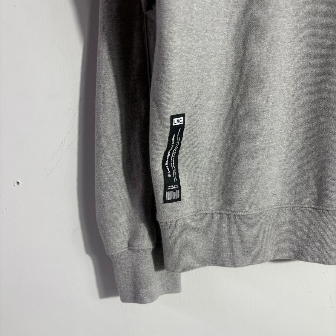 엘엠씨 로고 맨투맨 스웨트셔츠 (무료배송) 상품이미지5