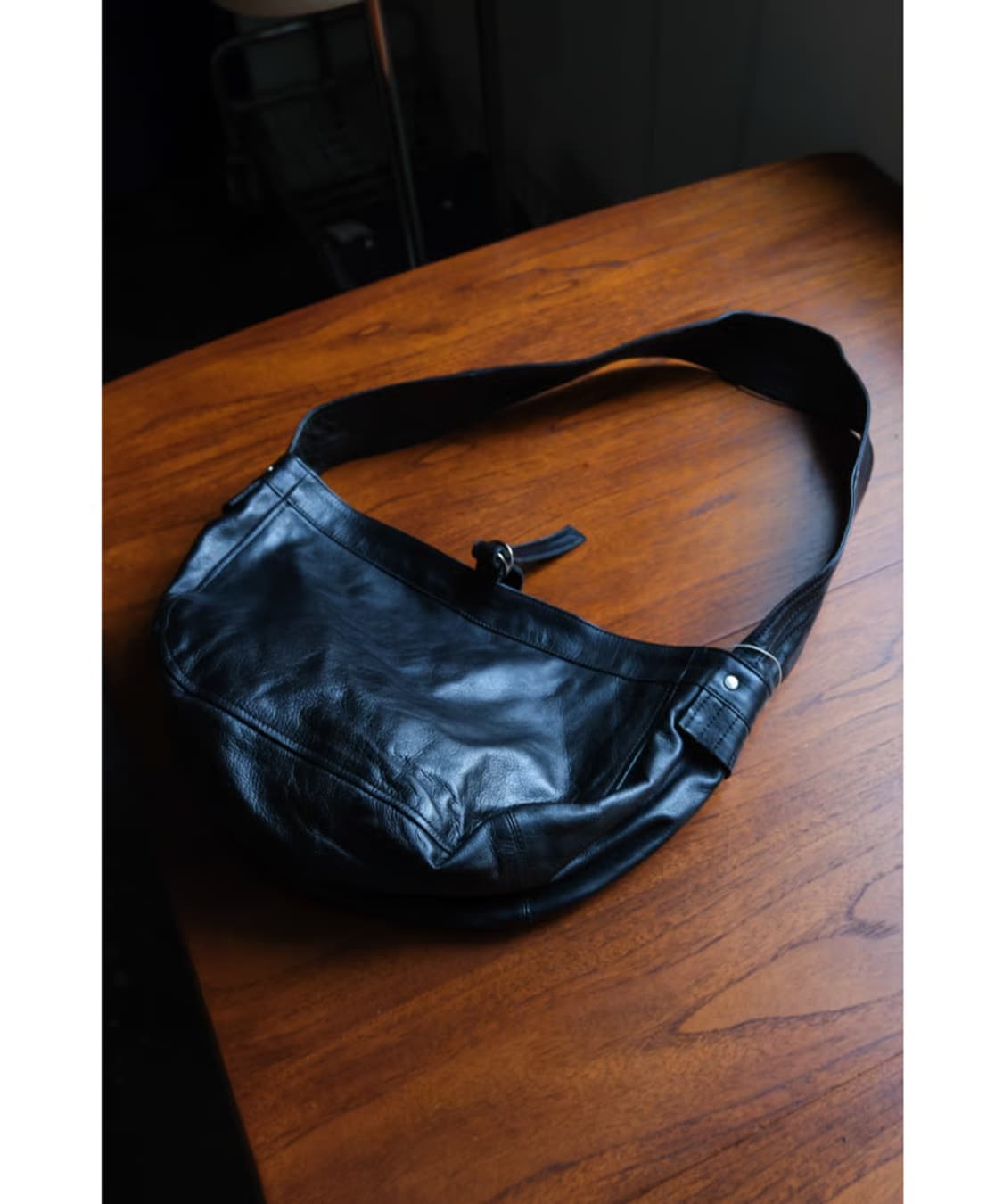 F) CCU leather 씨씨유 레더 뉴스페이퍼 백 미디움 상품이미지7