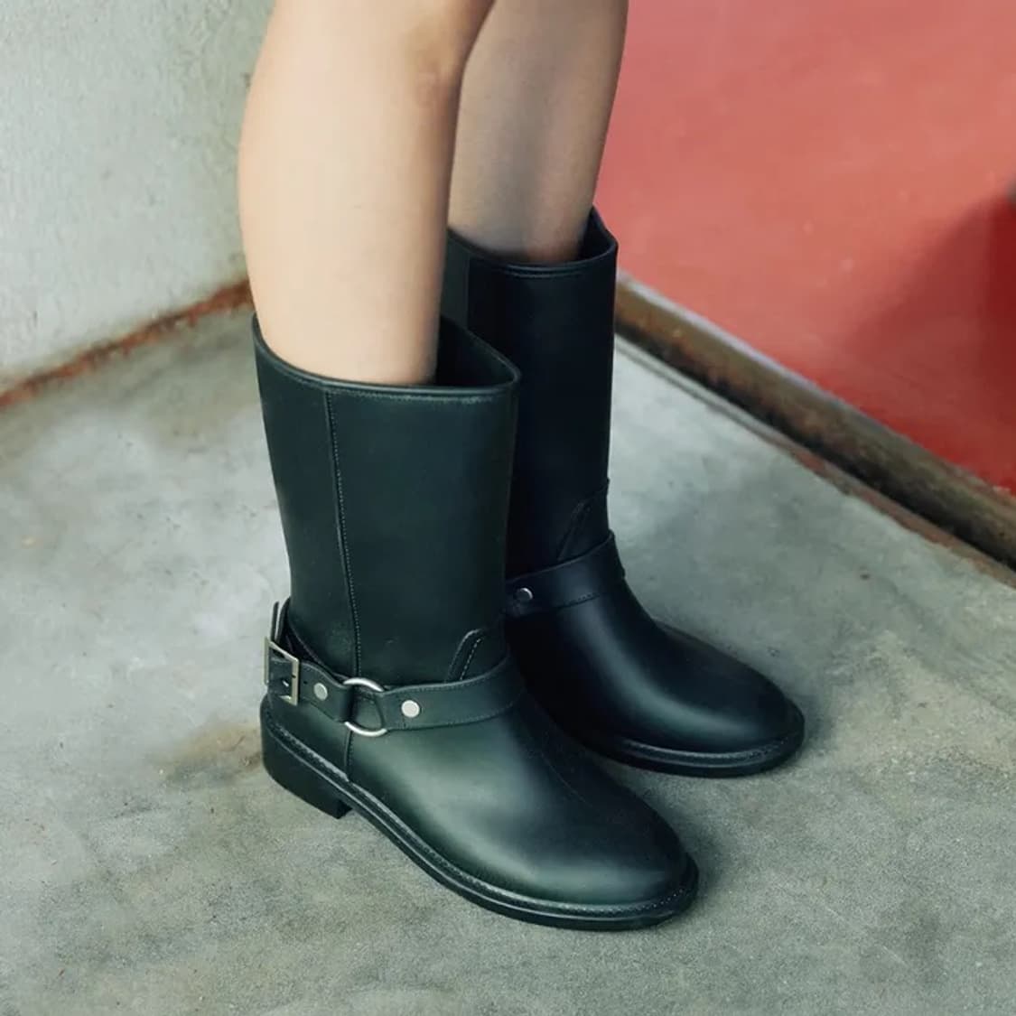 코모레비뮤지엄 클래식 버클 레인부츠 미들부츠 상품이미지1