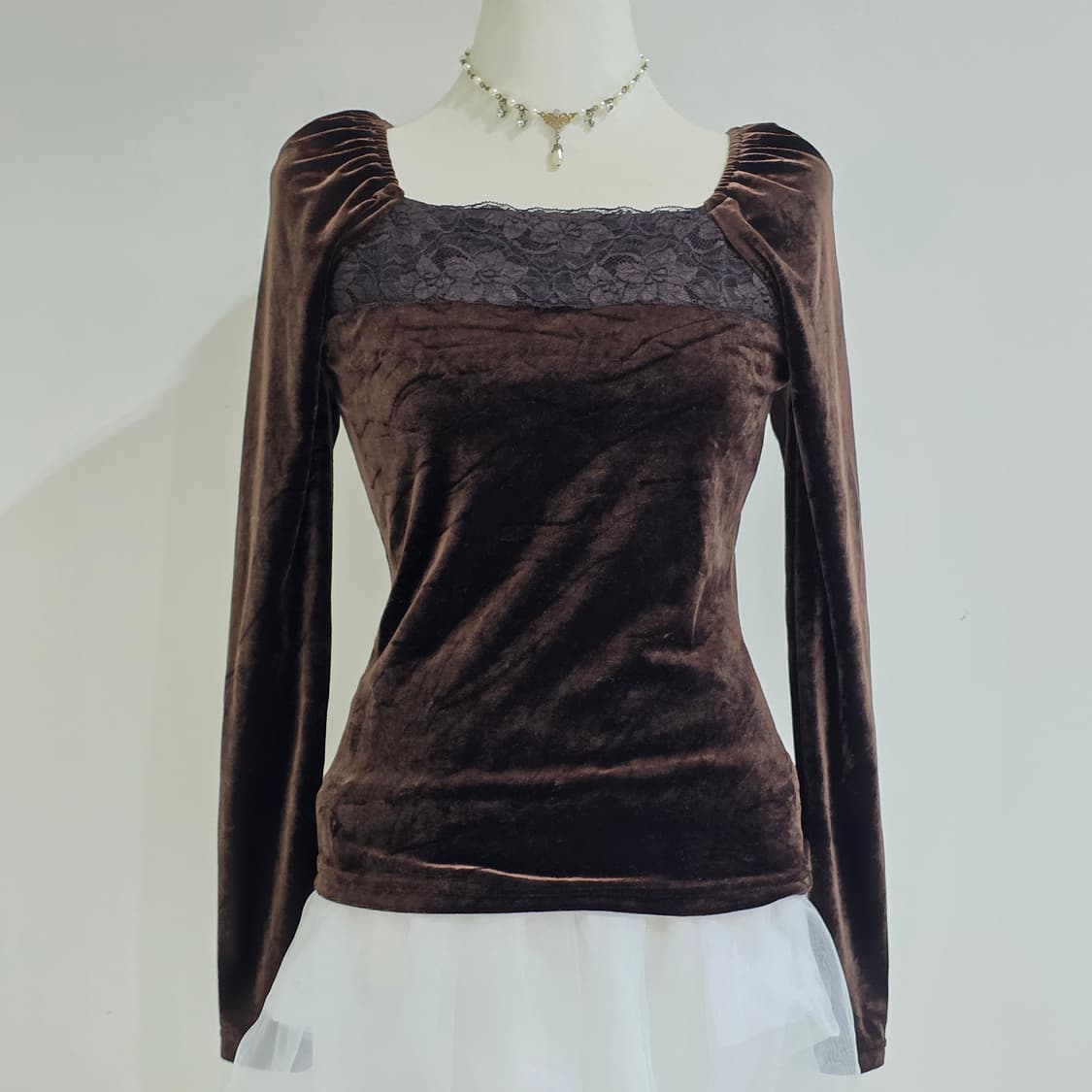라떼갸루모리걸st 벨벳브라운레이스 오프숄더 블라우스 상품이미지1