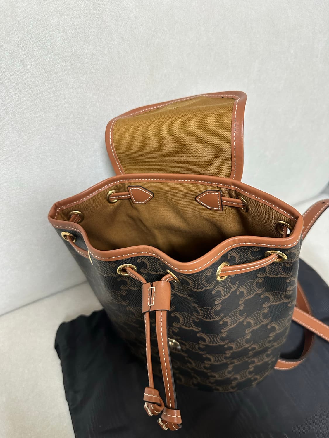 [새상품급 정품] 셀린느 폴코 백팩 미니 상품이미지6