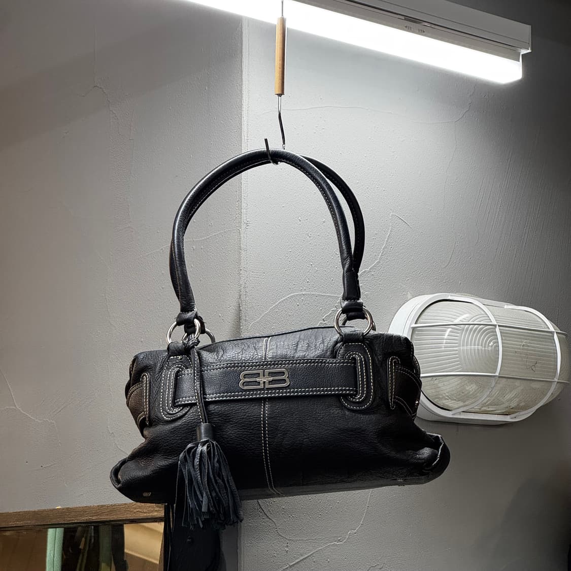 발렌시아가 BB로고 테슬 숄더백 (OS) y2k 상품이미지1