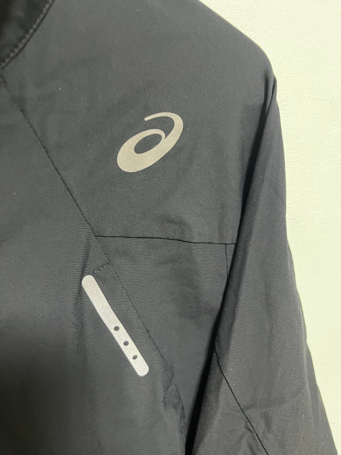 아식스 블랙 바람막이 러닝 집업자켓 상품이미지2