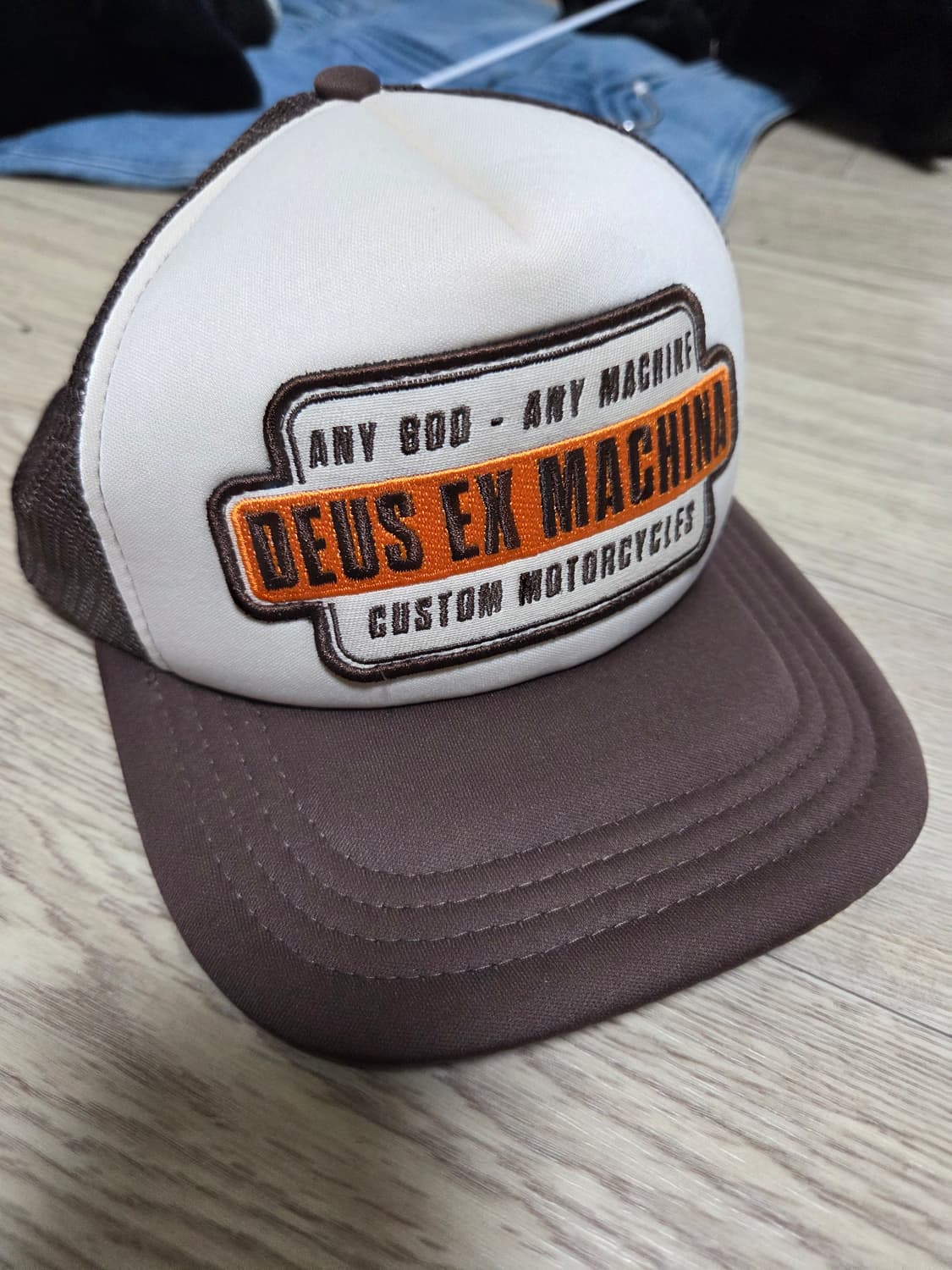 데우스 엑스 마키나 그립 테이프 트러커 브라운 상품이미지1