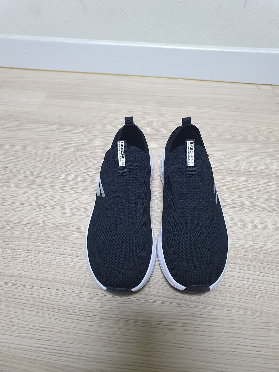 스케쳐스 울트라 고 블랙 슬립온 운동화 245 상품이미지3