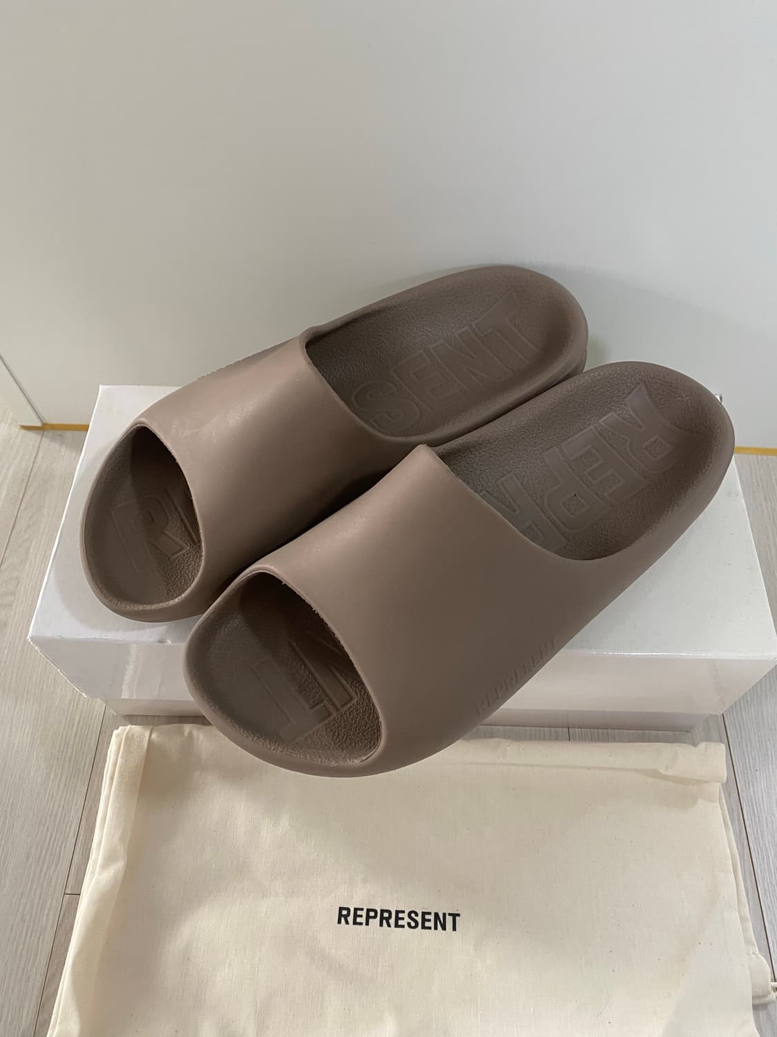 레프리젠트 슬리퍼 43 새상품 상품이미지1