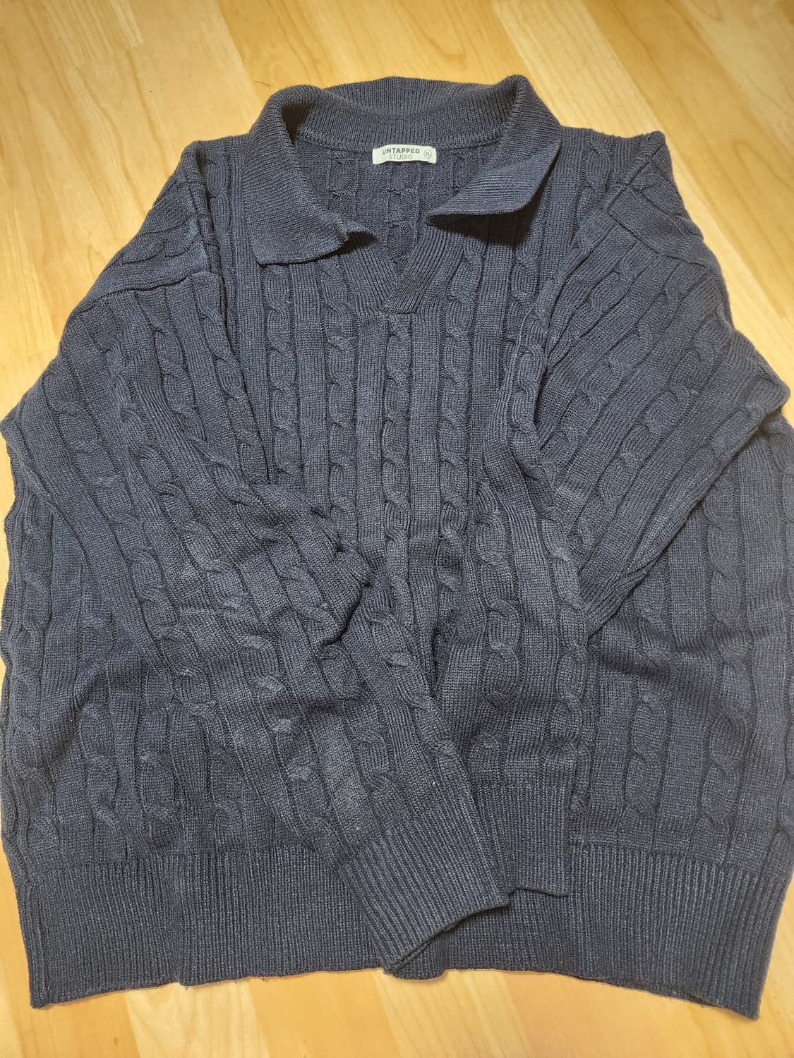 언탭드 스튜디오 케이블 카라니트(네이비) 상품이미지2