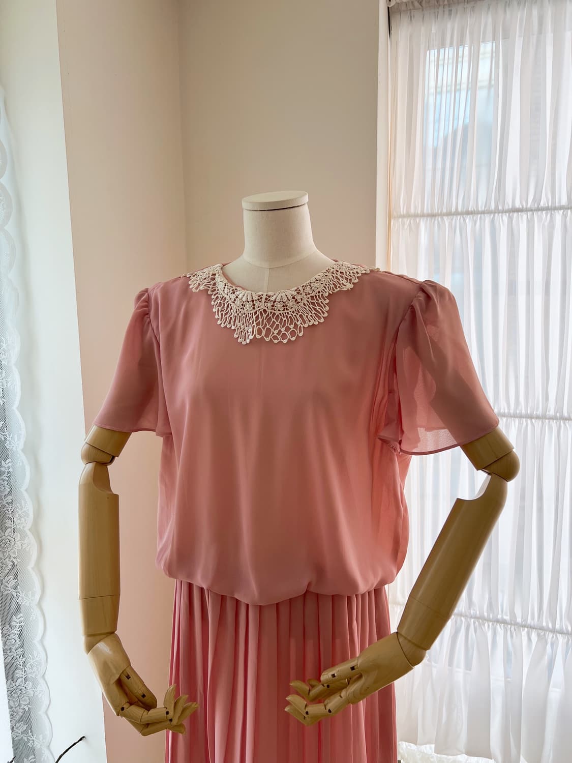 레이스 카라 핑크 플리츠 원피스 상품이미지4