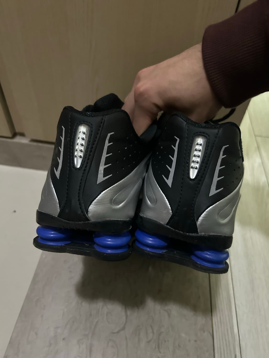 나이키 샥스 r4 메탈릭 실버 앤 블랙 블루 상품이미지3