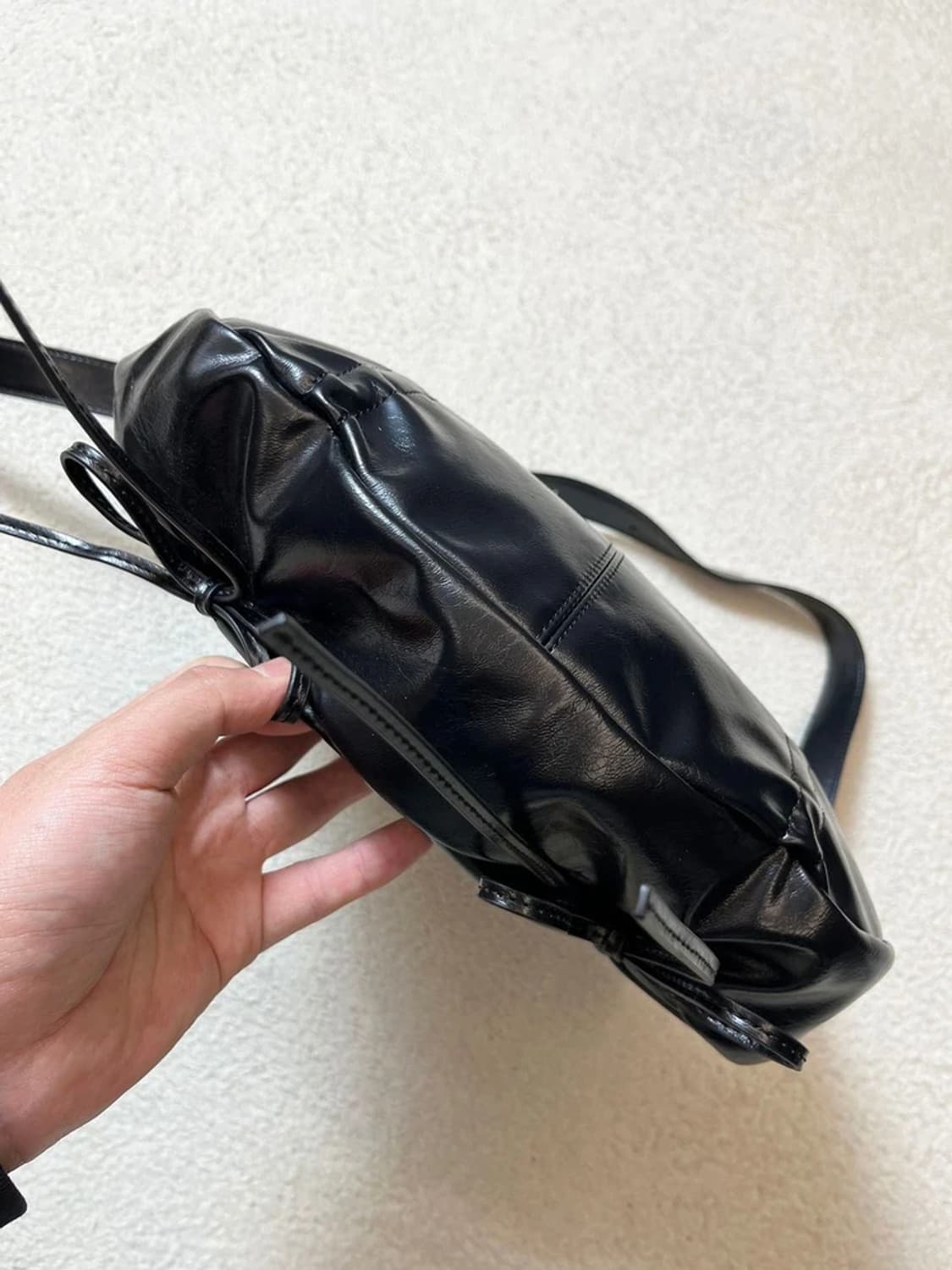 마뗑킴 25FW 하프 셔링 리본 라운드 백 A1764 상품이미지5