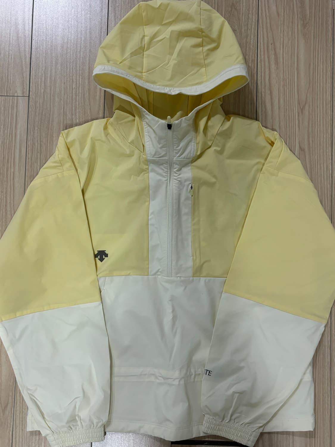 데상트 바람막이 상품이미지1