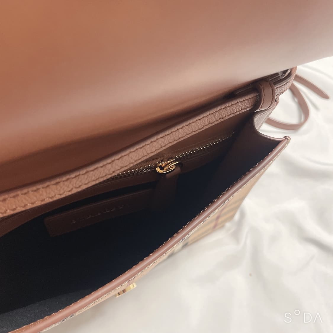 버버리 미니 크로스백 상품이미지7