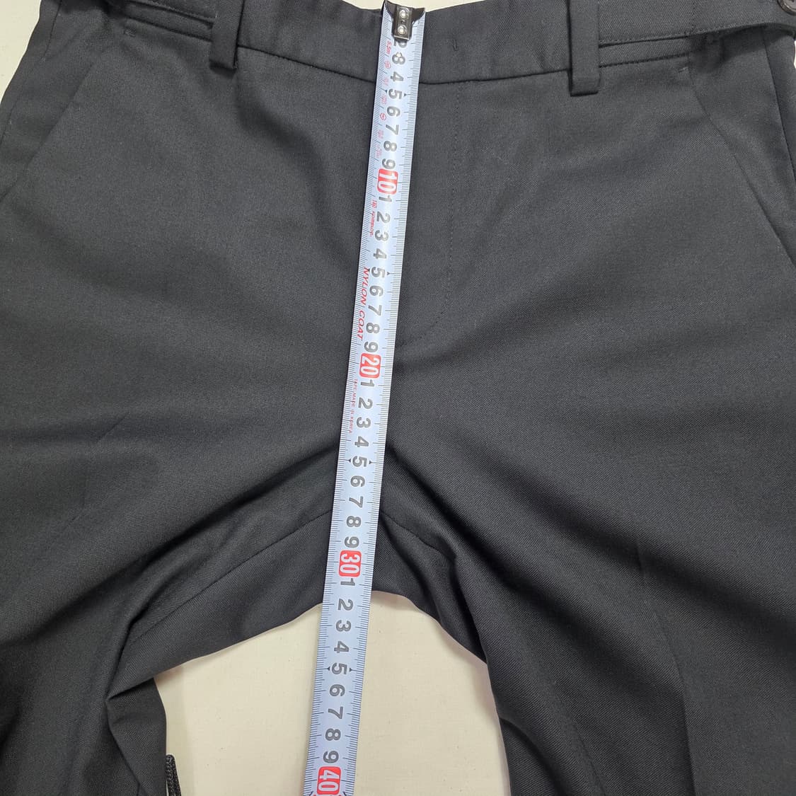 1184 시스템 옴므 SYSTEM 테이퍼드핏 슬랙스 비조 팬츠 블랙 82 상품이미지6