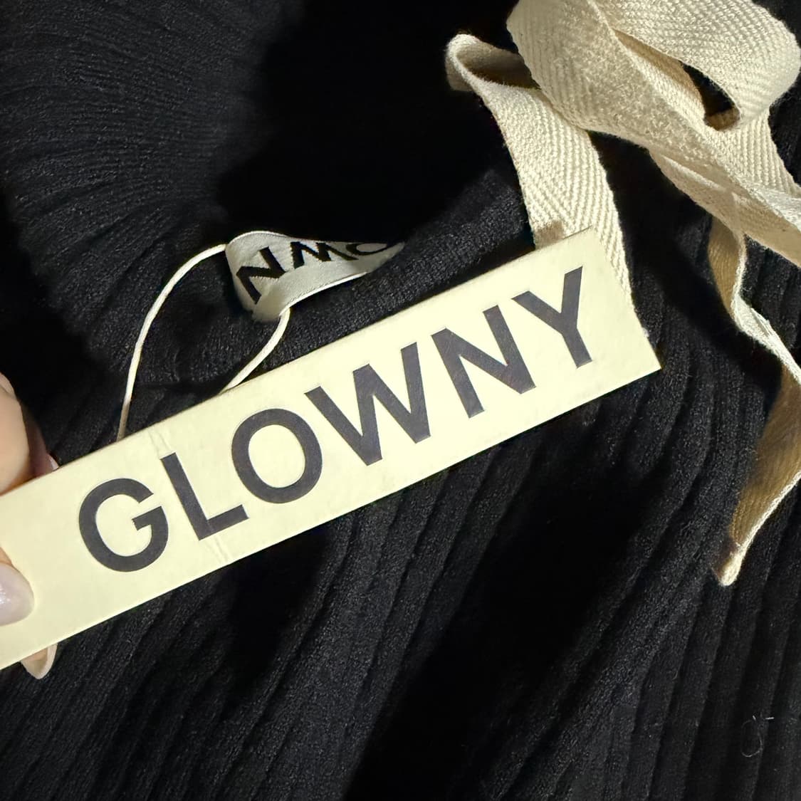 글로니 ISA ASYMMETRICAL KNIT BLACK 상품이미지3