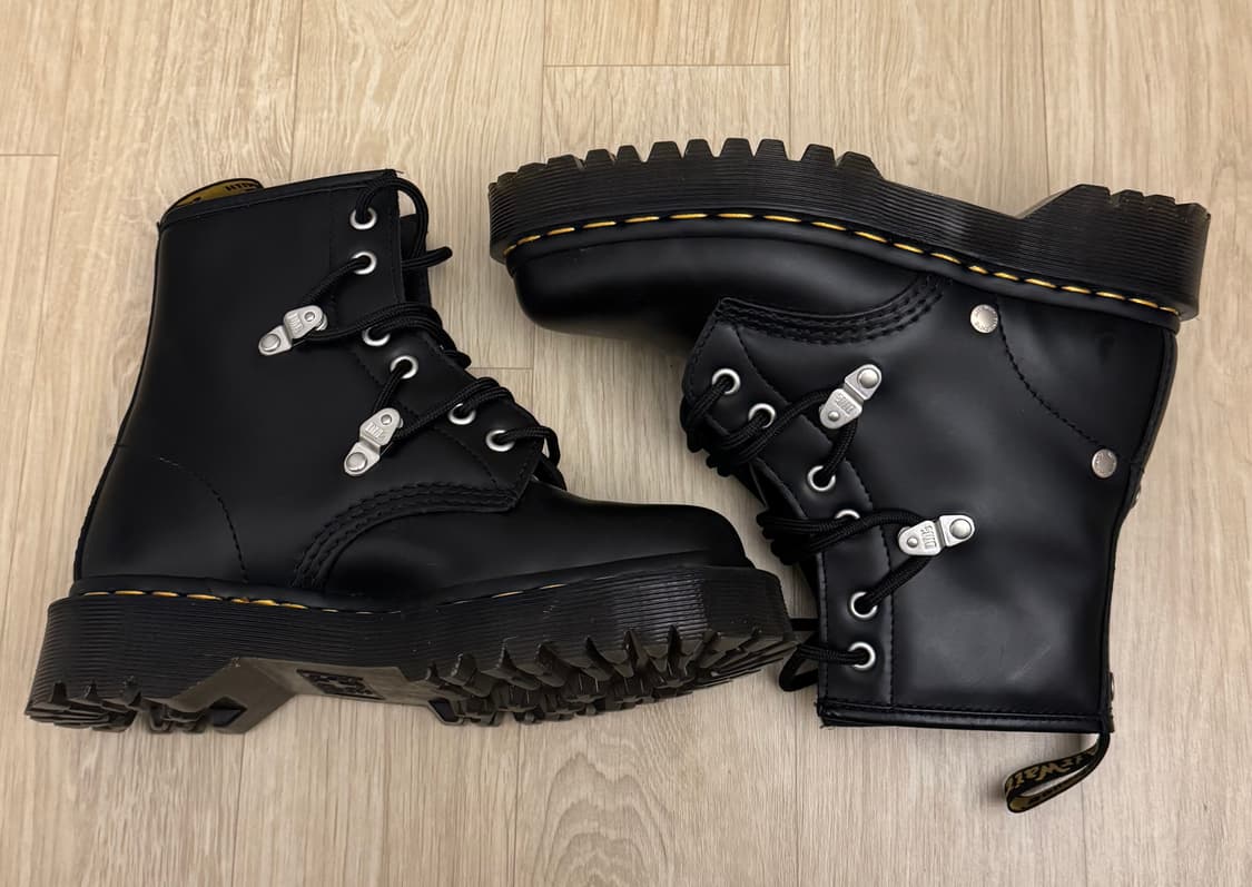 Dr.Martens 1460 BEX Stud 8-Eye Boots 상품이미지4