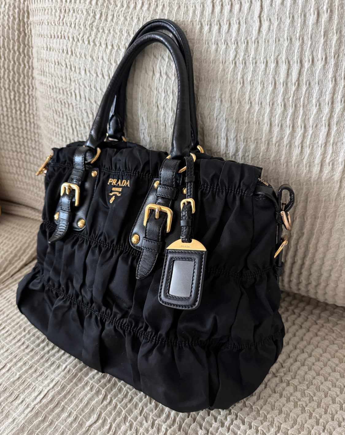 프라다 테수토 고프레 나일론 토트백 상품이미지2