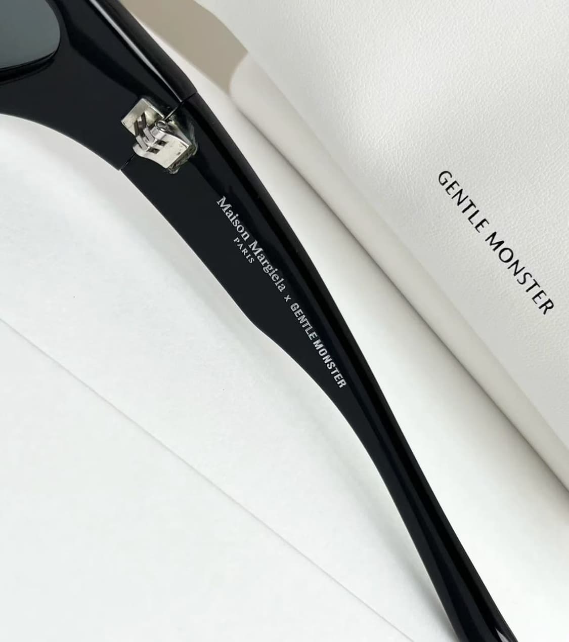 새싱품급판매 젠틀몬스터x메종마르지엘라 선글라스MM003 01 블랙 상품이미지3
