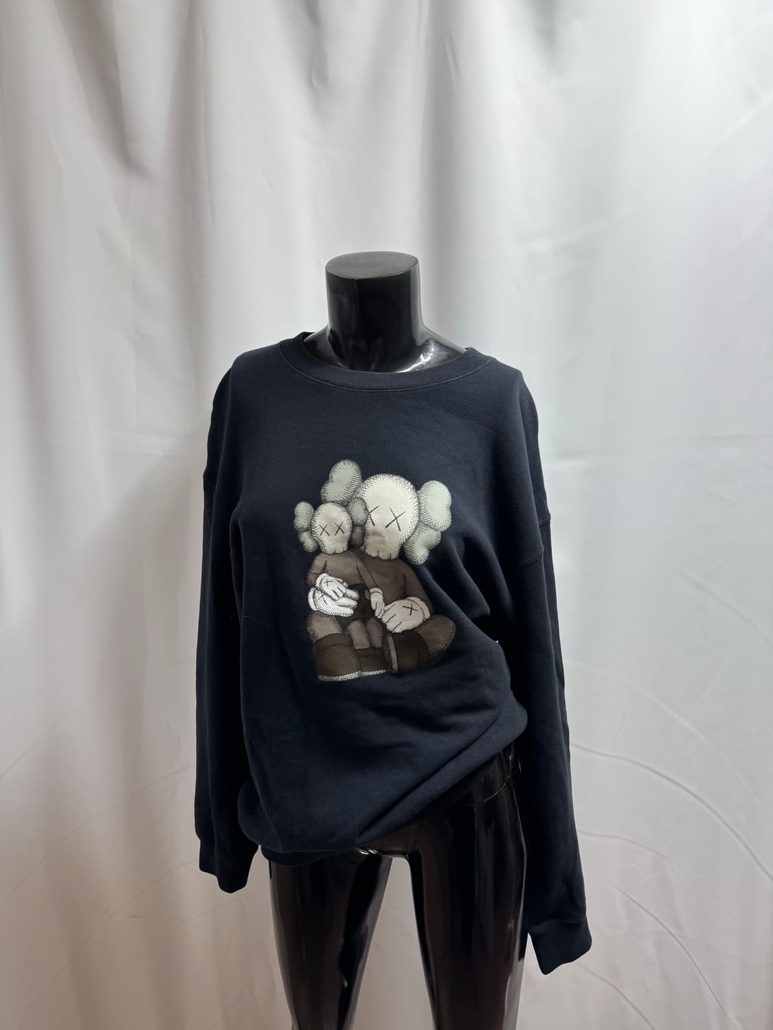 kaws uniqlo 프린팅 맨투맨 상품이미지1