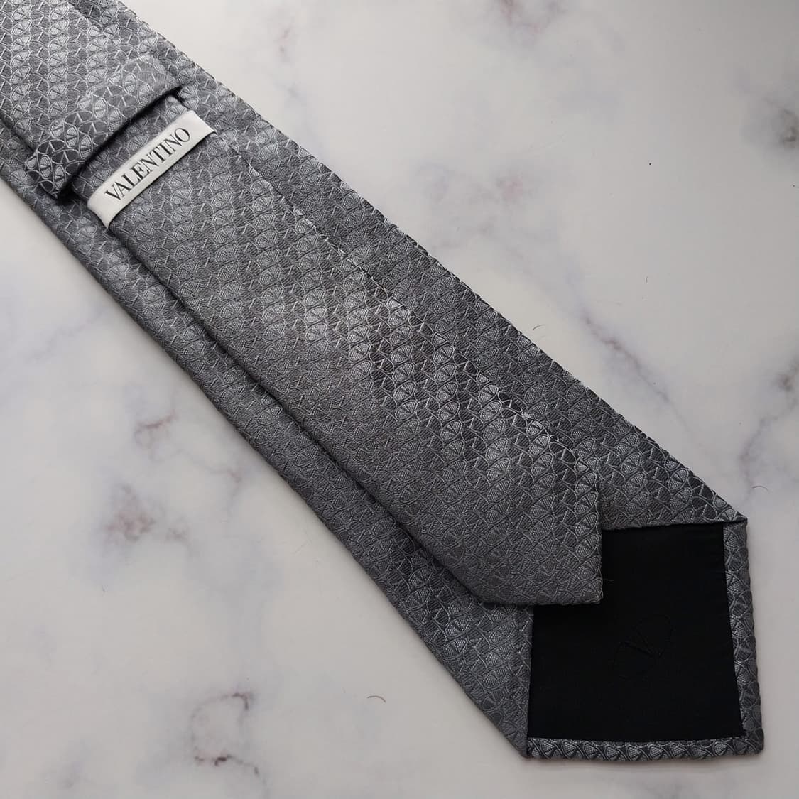 발렌티노 실크 그레이 자수 로고 넥타이 8.6cm A+등급 K1265
 상품이미지9