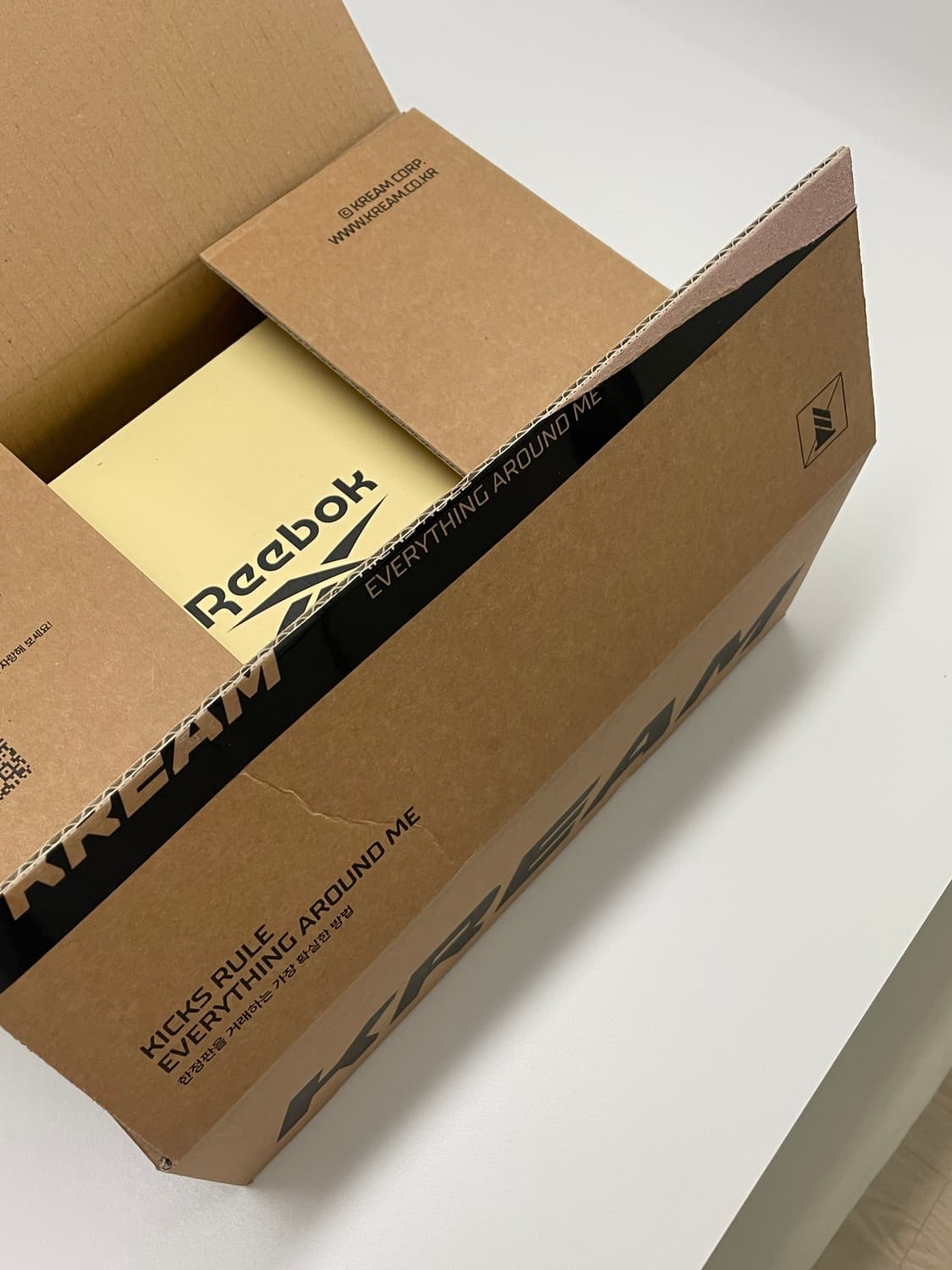 리복 x 카키스 콜라보 클럽c 270 팝니다 상품이미지1