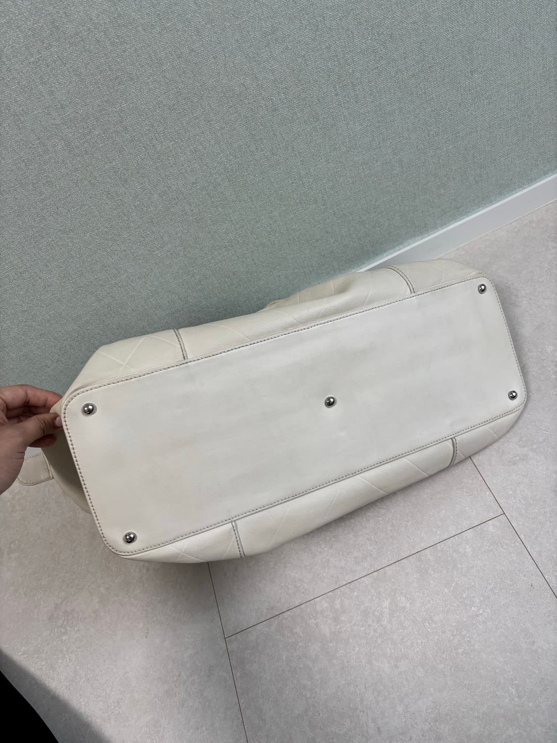 샤넬 램스킨 쉐브론 보스턴백 아이보리 10번대 상품이미지3