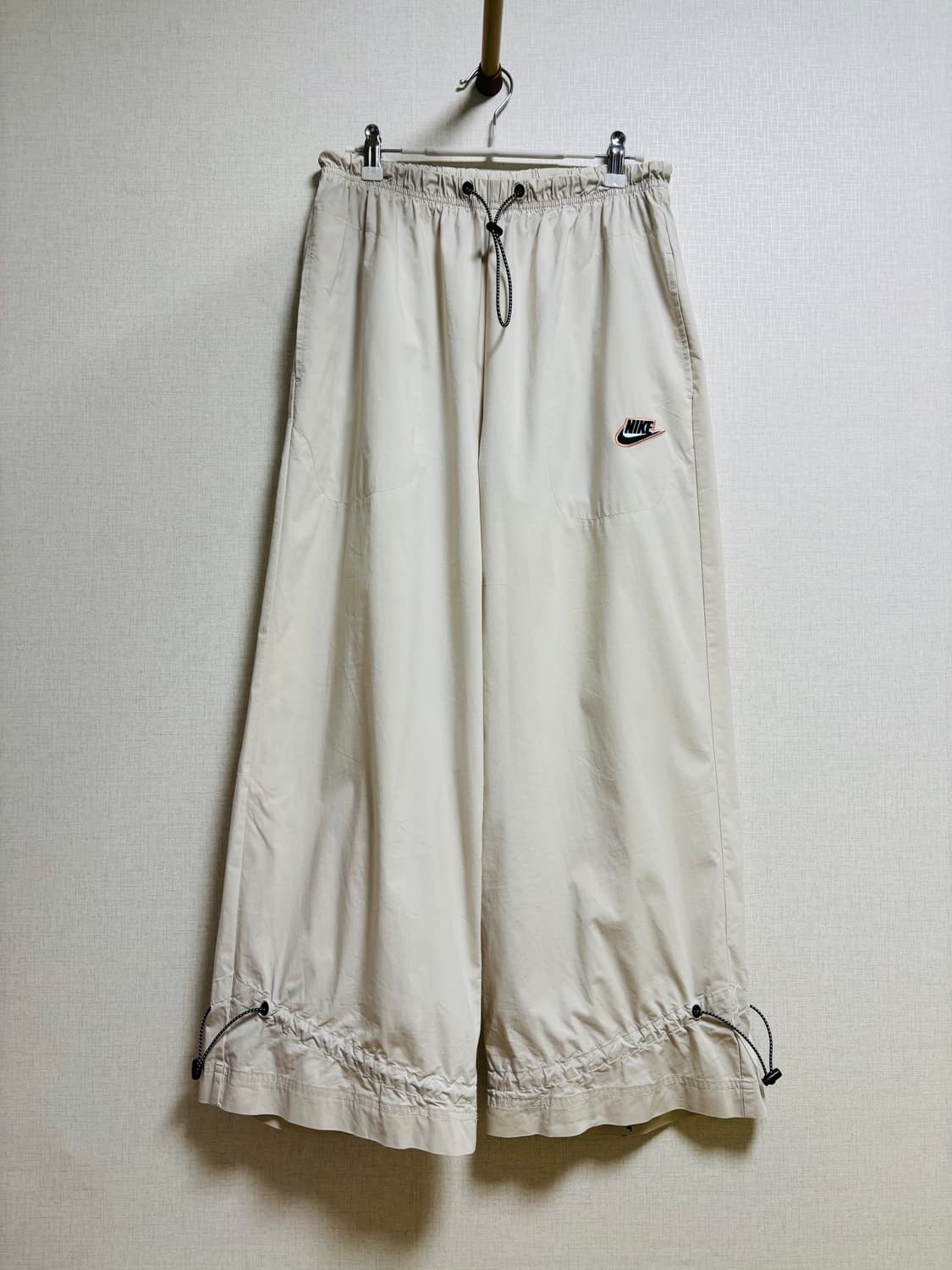 나이키 NIKE 베이지 와이드핏 팬츠 상품이미지2