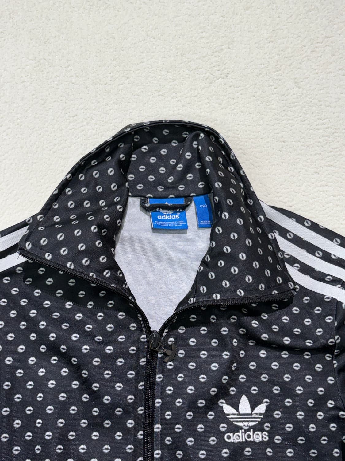 아디다스 파이어버드 립 입술 여성용 백로고 크롭 블랙 화이트 검흰 져지 상품이미지2