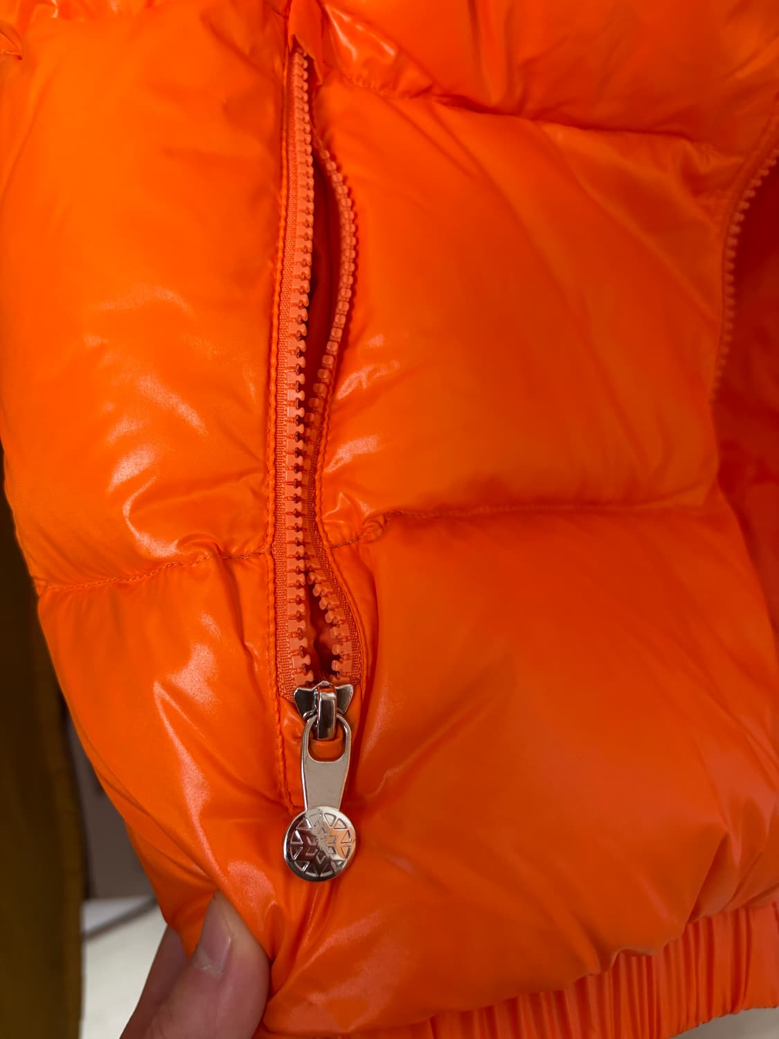 피레넥스 유광 주황색 패딩 상품이미지8