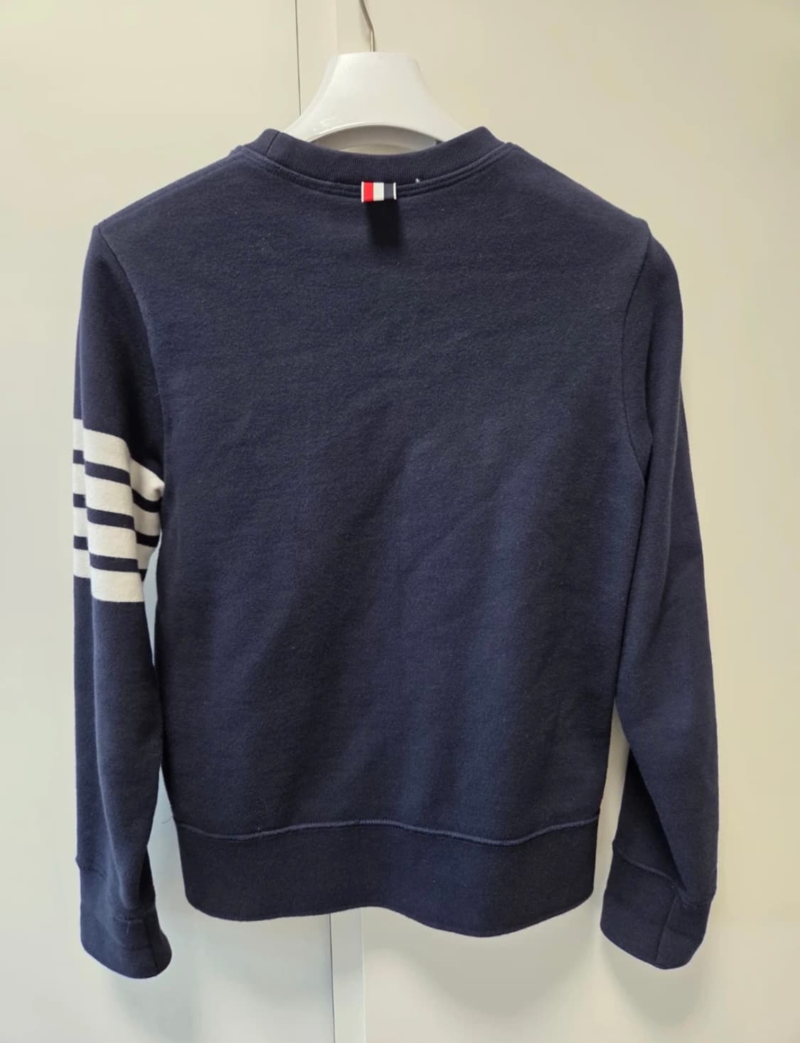 톰브라운 네이비 4선 맨투맨 1사이즈 상품이미지3