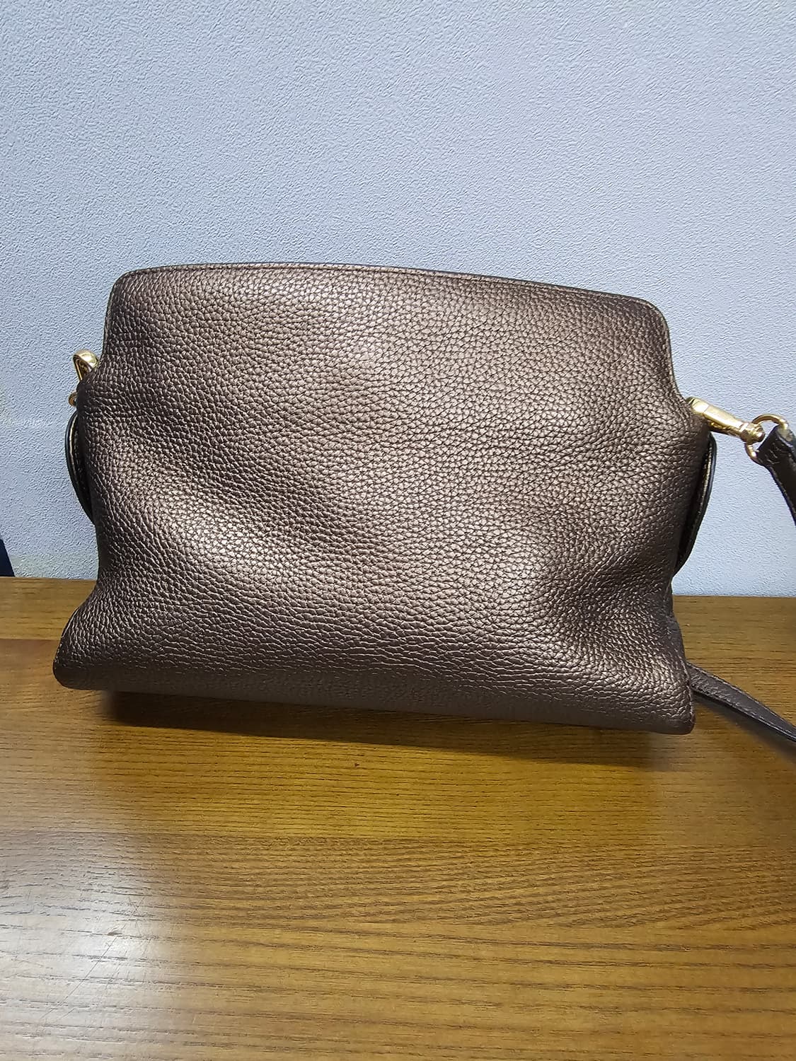 닥스 가죽 크로스백 상품이미지5