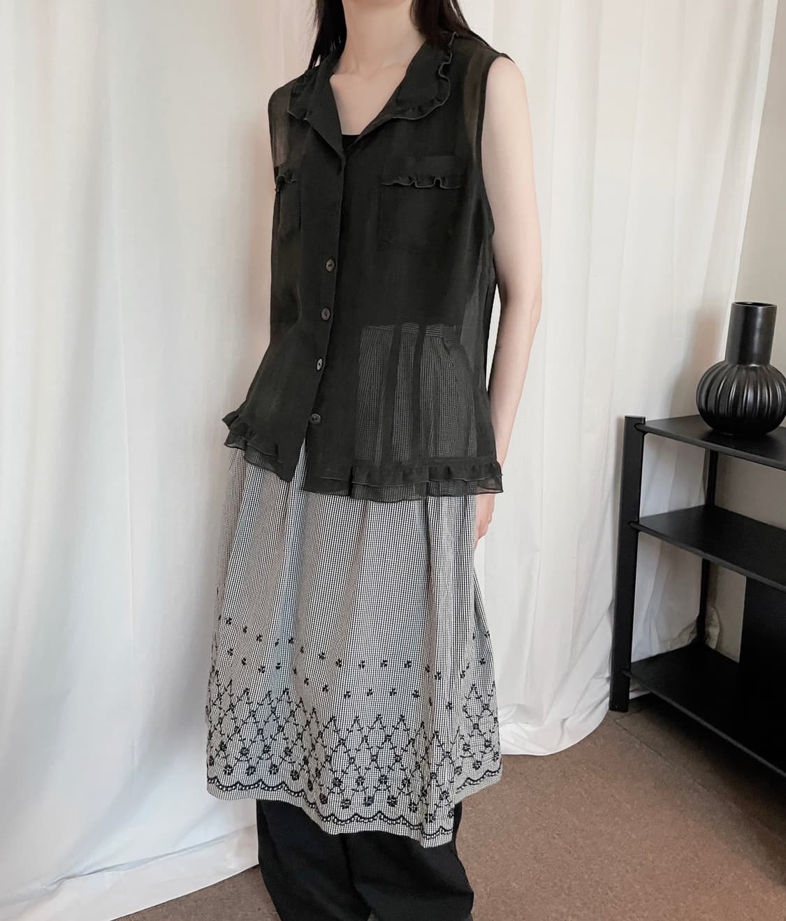 Ruffle Detail Sheer Vest - Dark Brown 상품이미지1