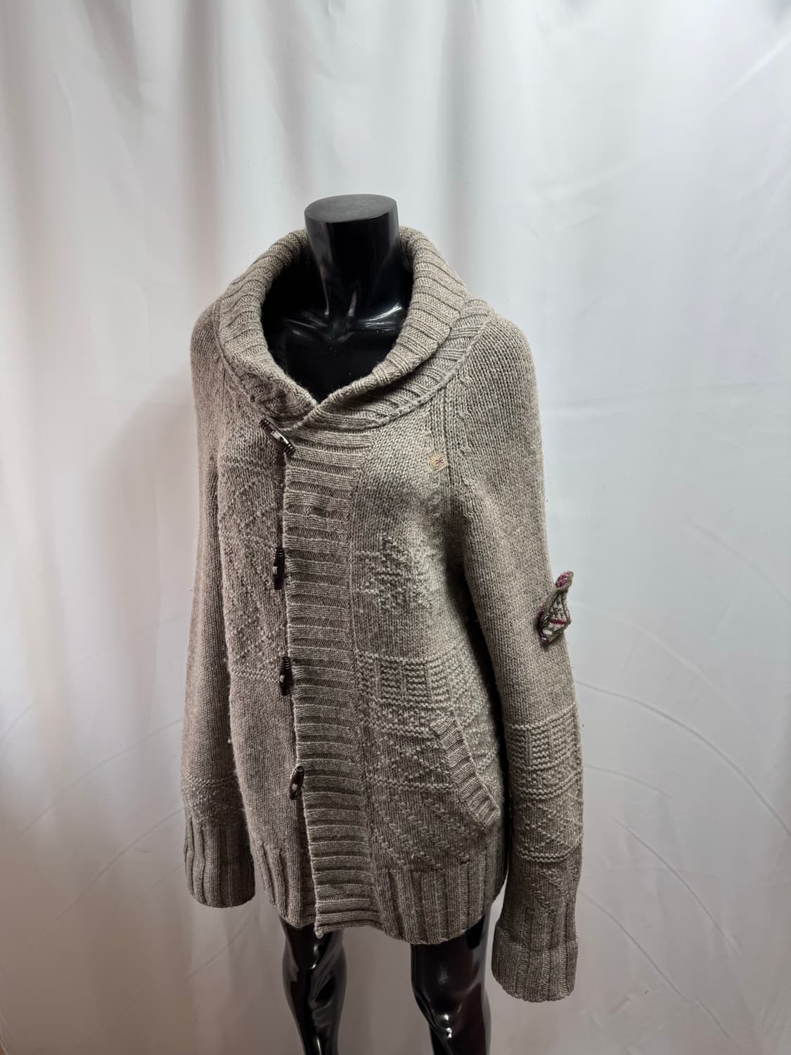 thursday isiand 버튼 니트 상품이미지1