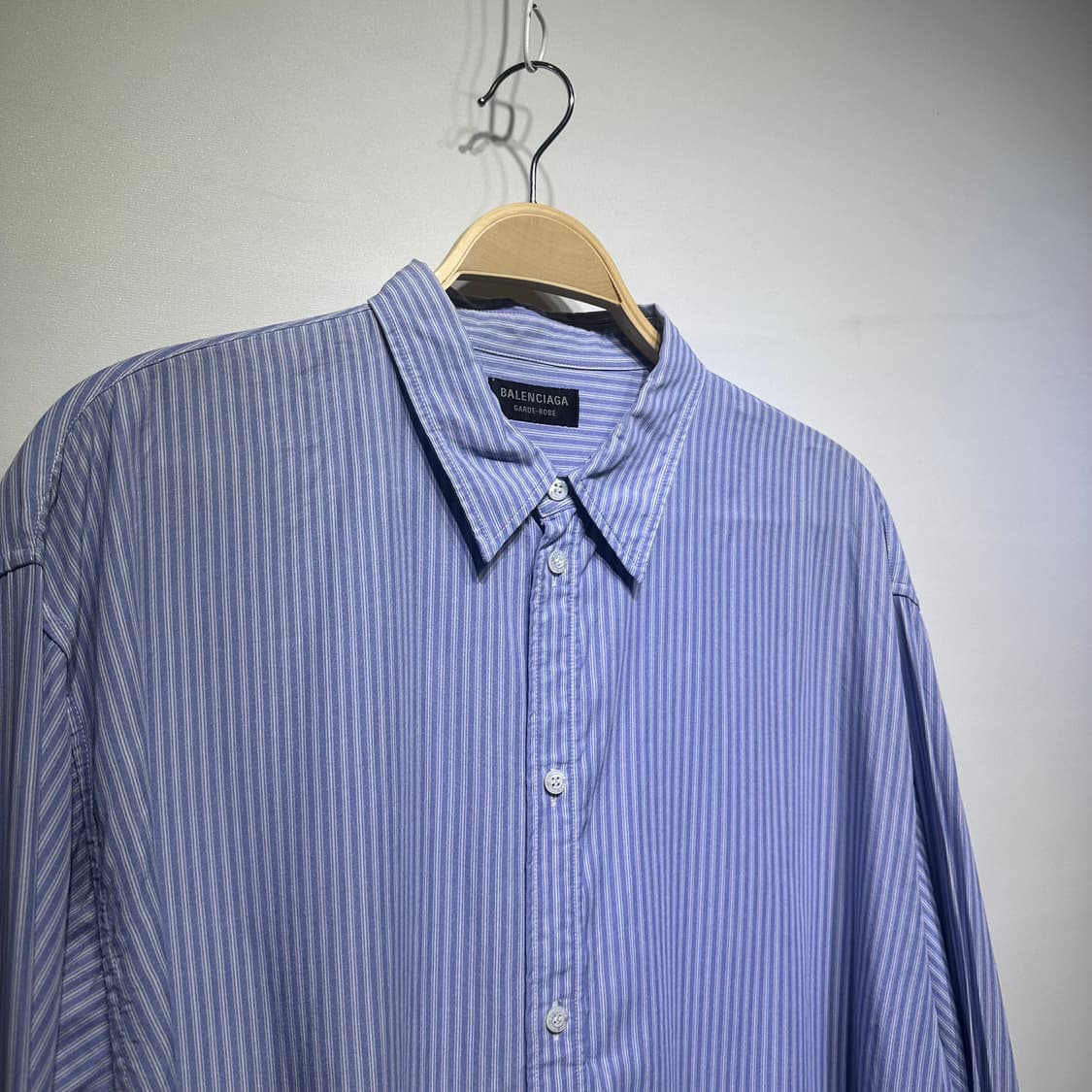 발렌시아가 스트라이프 블루 셔츠 판매합니다 상품이미지3