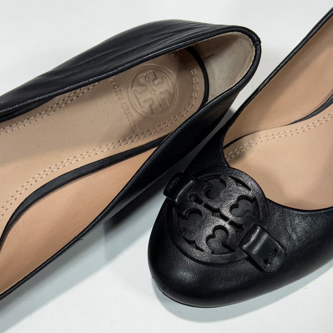 토리버치 밀러 웨지 펌프스 (BLACK) 상품이미지2