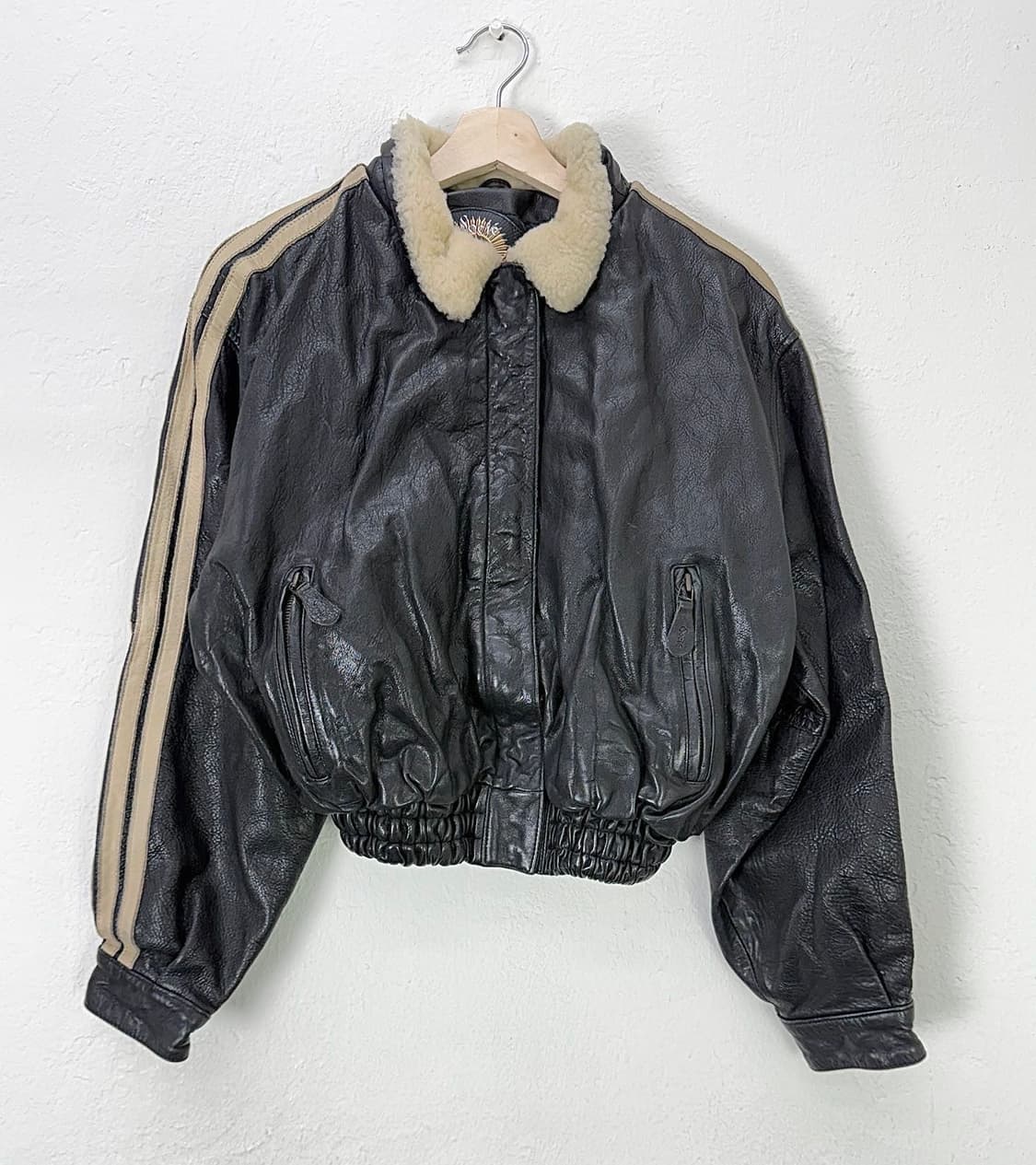 쏘시에 90s 셰어링 라인 스티치 카우레더 봄버 자켓 상품이미지1