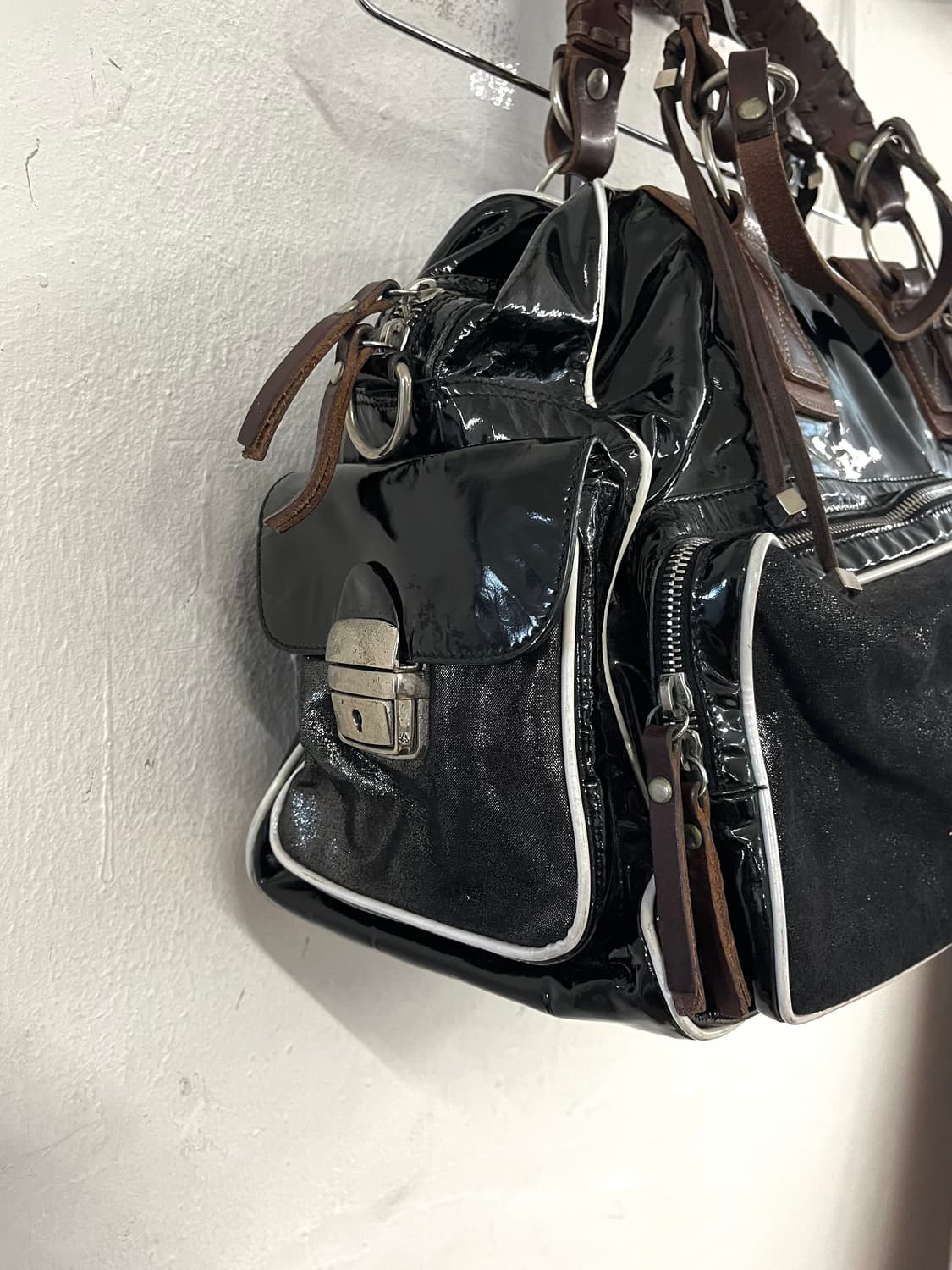 PAURIC SWEENEY 포릭 스위니 페이던트 레더 숄더백 상품이미지5