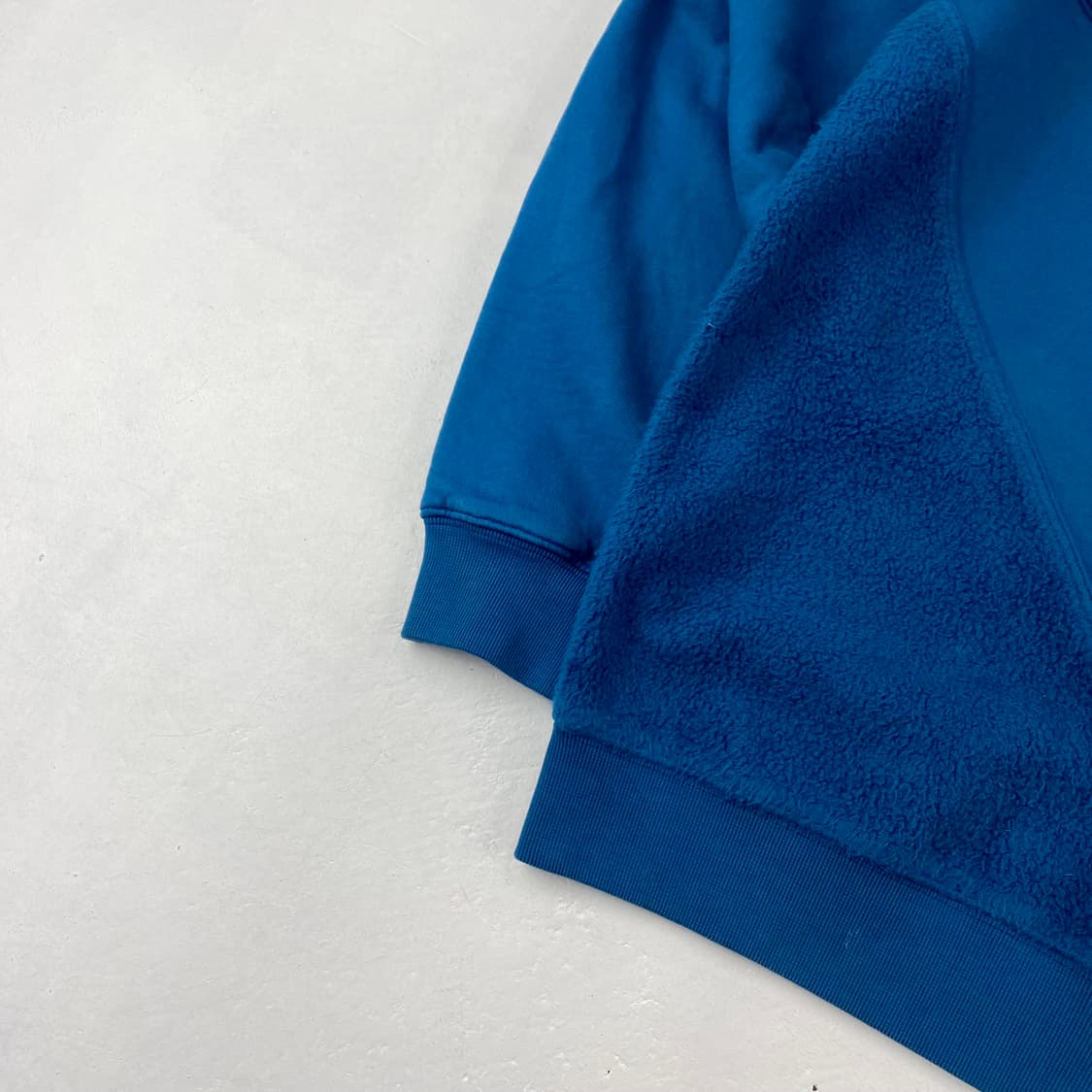 브레인데드 절개 디테일 블루 맨투맨 (95) 상품이미지5