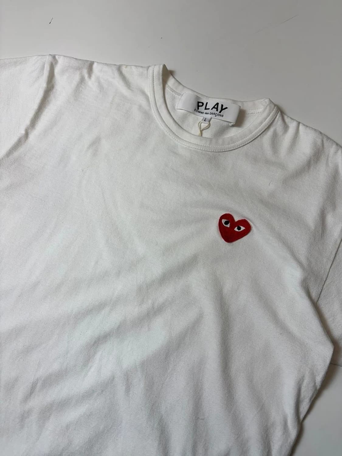 꼼데가르송 우먼스 하트 와펜 반팔 티셔츠 PN9551 상품이미지2