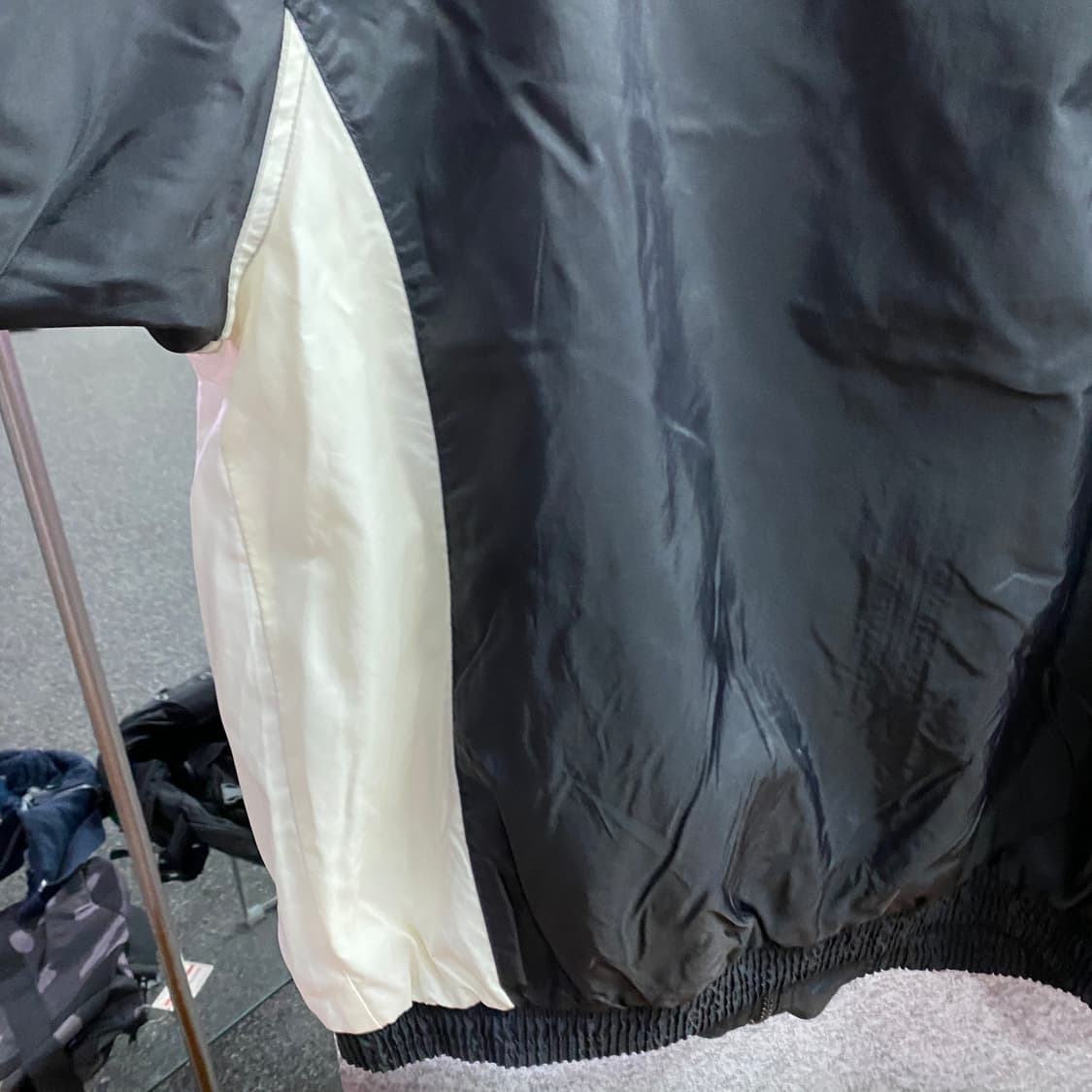 아디다스 블랙&화이트 삼선 올드스쿨 바람막이 자켓 B4386 상품이미지6