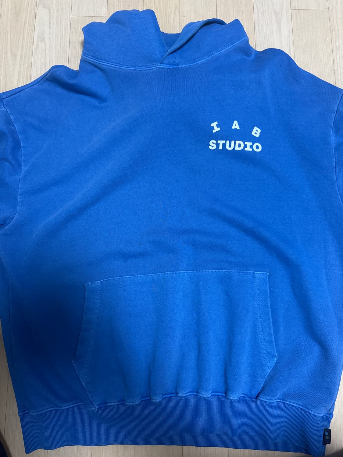아이앱 스튜디오 피그먼트 후드티 로얄블루 상품이미지1