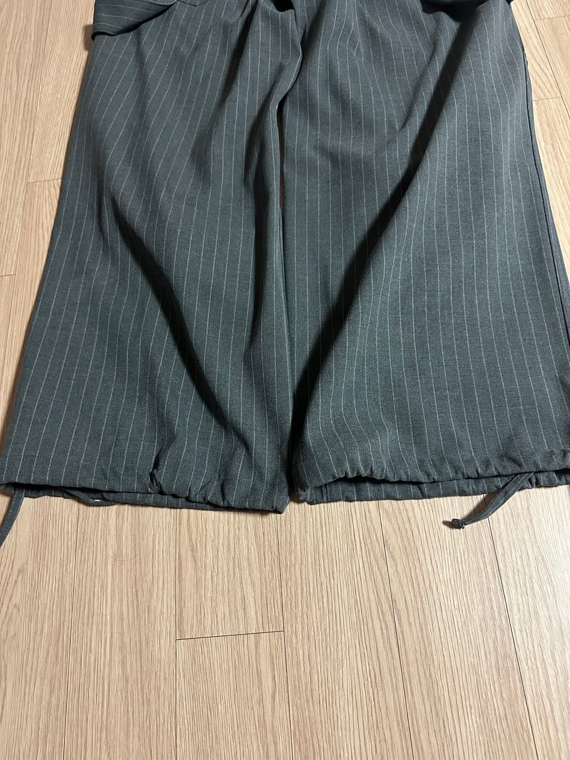 카미엔 올 데이 스트라이프 팬츠 그레이 2사이즈 상품이미지4